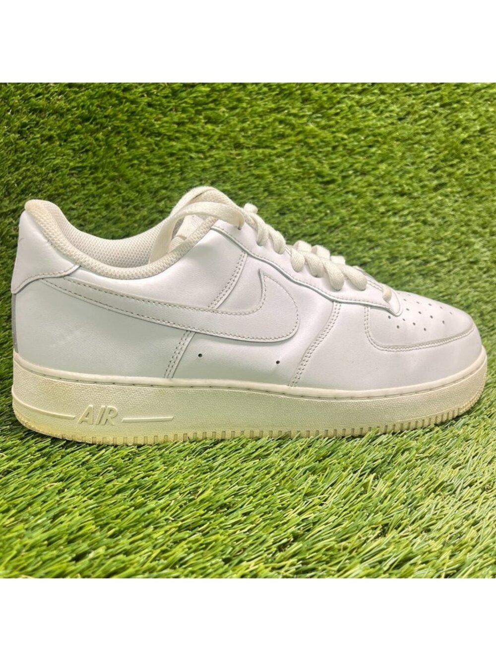 Nike Air Force 1 '07 Low Mens Size 10.5 White Athletic Lifestyle Shoes Sneakers